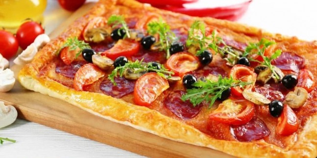 Pratik Sevenlere: Milföy Hamurundan Pizza Tarifi