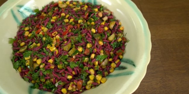 Rengi Şalgamdan: Arpa Şehriye Salatası Tarifi