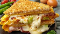 İştah Açar: Sandviç Omlet Tarifi