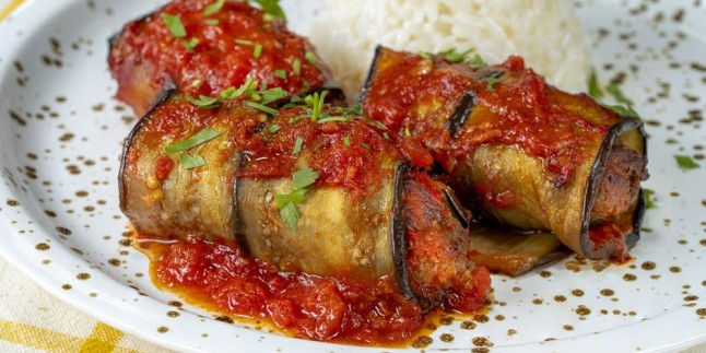 Akşam Yemeğine Ne Yapsam Diyenlere: Patlıcanlı Şiş Köfte Tarifi