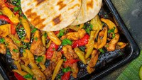 Meksika Mutfağından: Fırında Tavuk Fajita Tarifi