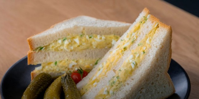 Çok Doyurucu: Patatesli Yumurtalı Sandviç Tarifi