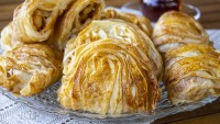 Şekline Hayran Kalırsın: Patatesli Midye Börek Tarifi