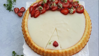 Yumuşacık: Çilekli Kremalı Tart Pasta Tarifi
