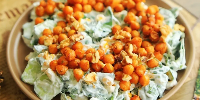 Kaşık Kaşık Yersin: Yoğurtlu Nohutlu Semizotu Salatası Tarifi