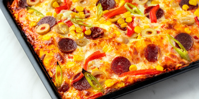 Tam Ölçülü: Anne Usulü Tepsi Pizzası Tarifi