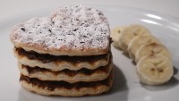 Waffle Makinesinde: Muzlu Milföy Pasta Tarifi