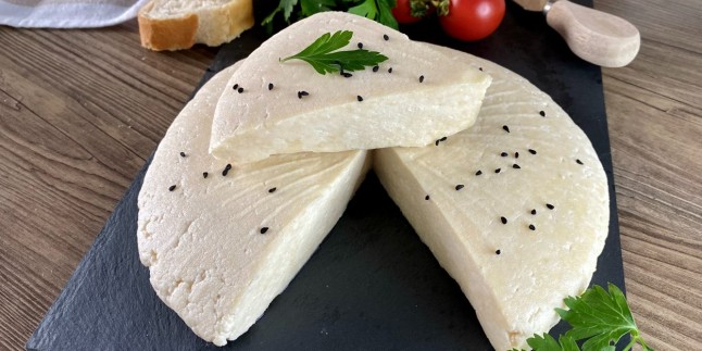 Sadece 3 Malzeme İle: Kolay Peynir Tarifi
