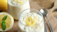 Kıvamı Tam Tutuyor: Limonlu Sütlaç Tarifi