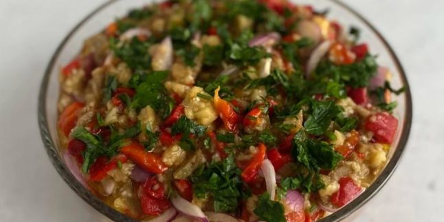 İştah Açar: Köz Patlıcan Ve Biber Salatası