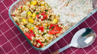 Doyurucu: Buğday ve Yoğurtlu Tavuk Salatası Tarifi