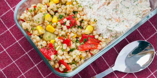 Doyurucu: Buğday ve Yoğurtlu Tavuk Salatası Tarifi